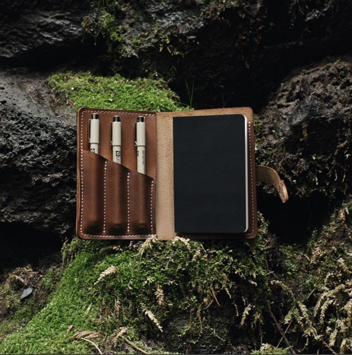 Leather Art Kit, Leather notebook, The Journeyman Art Kit is made with Herman Oak leather. Moleskine notebook and 3 micron pens for a complete traveling art kit.