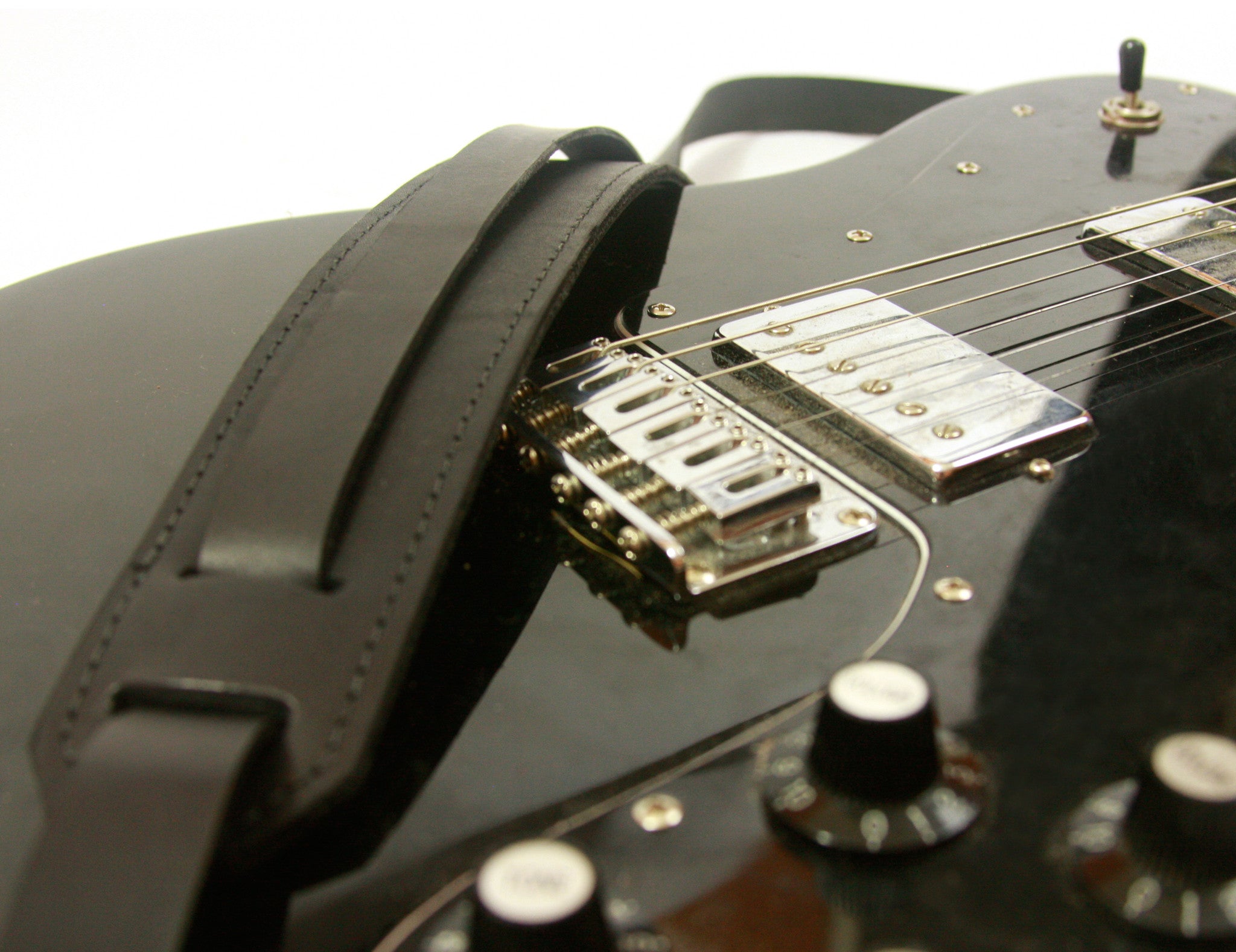 Old guitar strap, vintage guitar strap, classic guitar strap, leather guitar strap, leather strap, inspired by the early days of Rock ’n’ Roll, this classic style of leather guitar strap was worn by the likes of Chuck Berry, Elvis Presley, and The Beatles. It’s still used today by many of our favorite musicians on both acoustic and electric guitars.