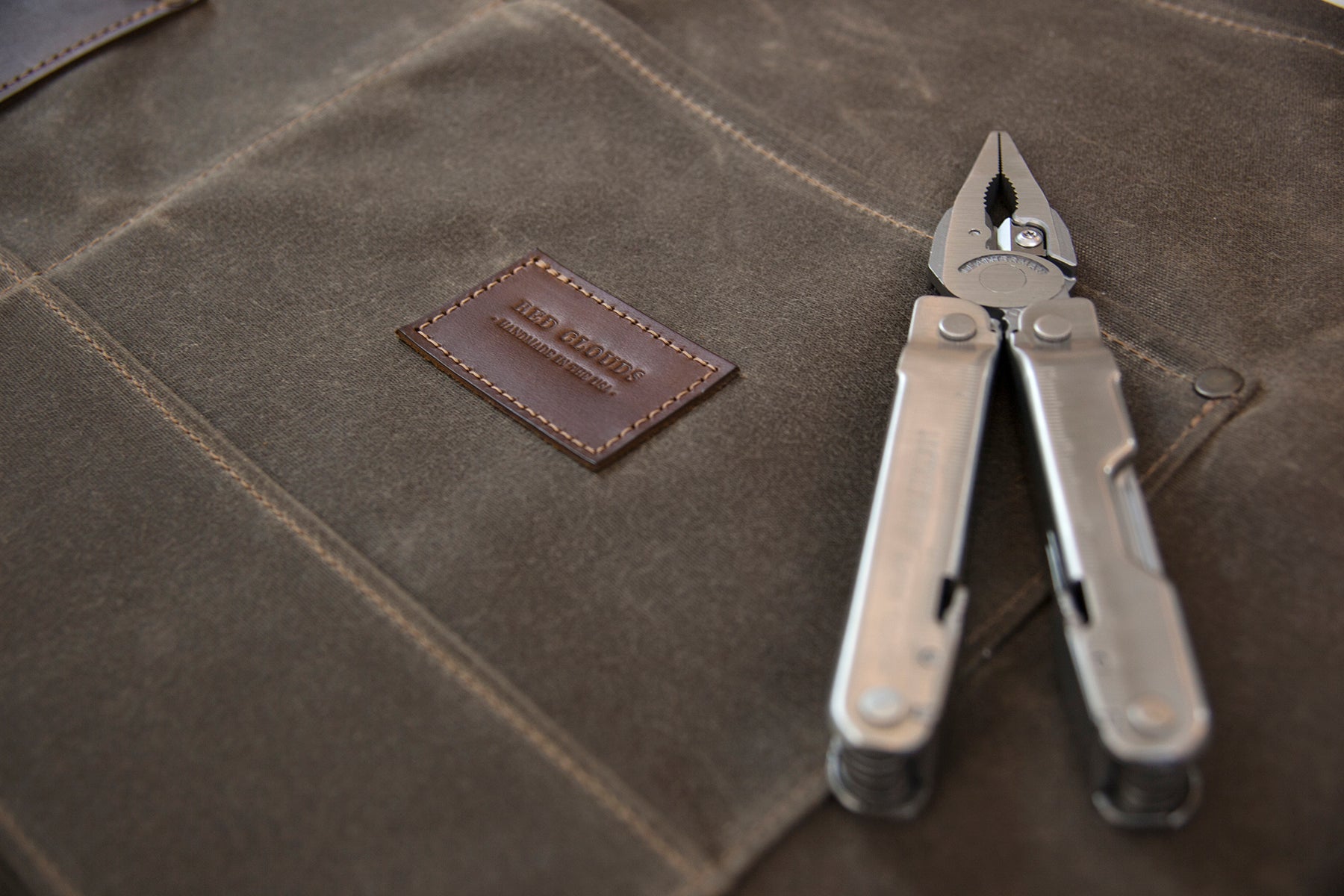 carpenter apron, shop apron, tattoo apron, canvas apron, denim apron, waxed canvas, waxed apron, quality apron, made in usa, made in america, durable, red clouds collective