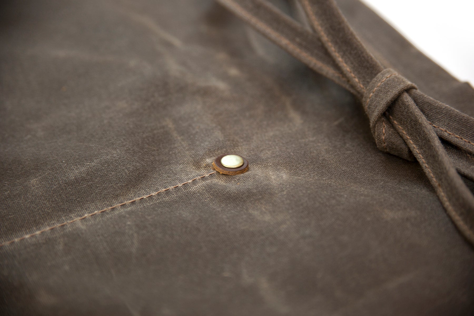carpenter apron, shop apron, tattoo apron, canvas apron, denim apron, waxed canvas, waxed apron, quality apron, made in usa, made in america, durable, red clouds collective